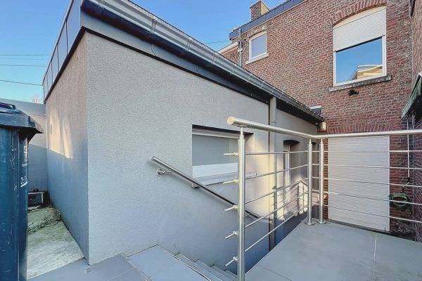 Maison 4 chambres en bon état au pied de la côte d'Embourg