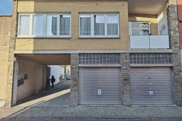 Lot de 45 garages et deux appartements dans le quartier St Léonard 