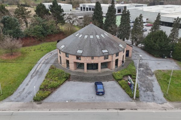 Bureaux, surface commerciale, appartement et garage à Barchon