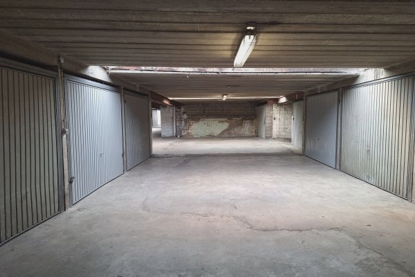 Box fermé rue Chéri dans le quartier St Léonard à Liège 